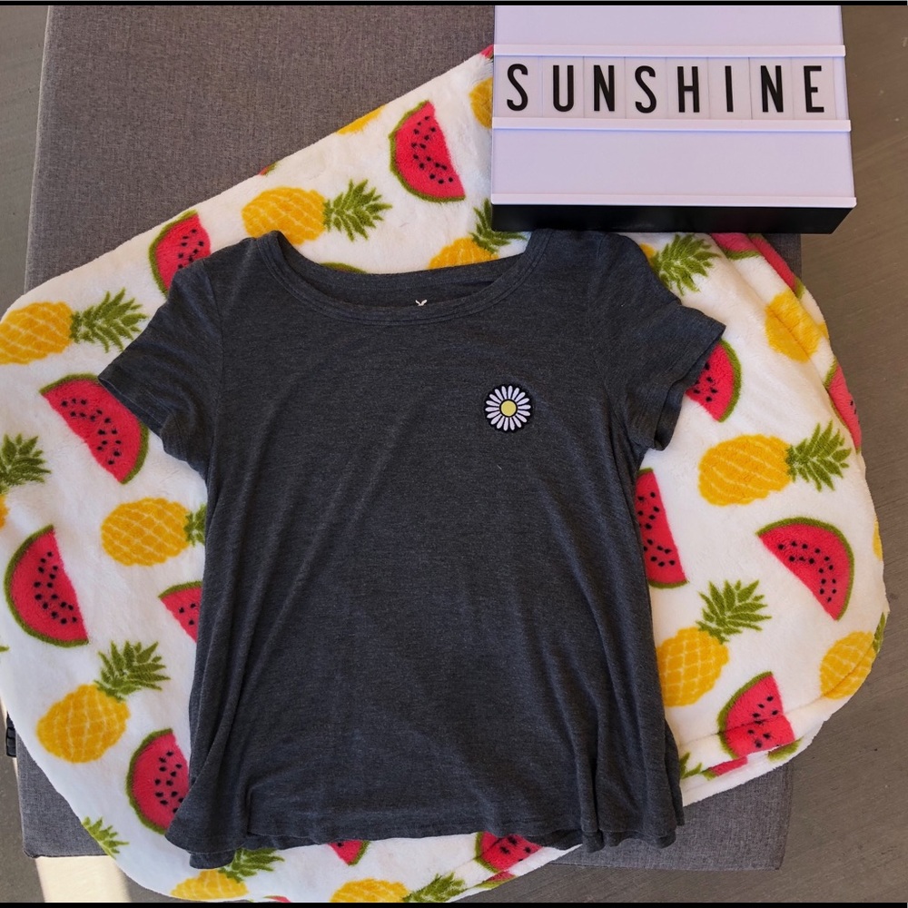 AMERICAN EAGLE OUTFITTERS SHIRT W/ EMBROIDERED FLW